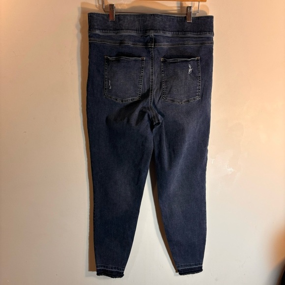 SPANX Sz M Pull On Jeans Skinny Distressed Mid-Wash Raw Hem High Raise Denim NEW - Picture 8 of 14